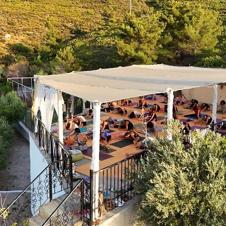 Karras Star Hotel Evdilos  Exteriör bild